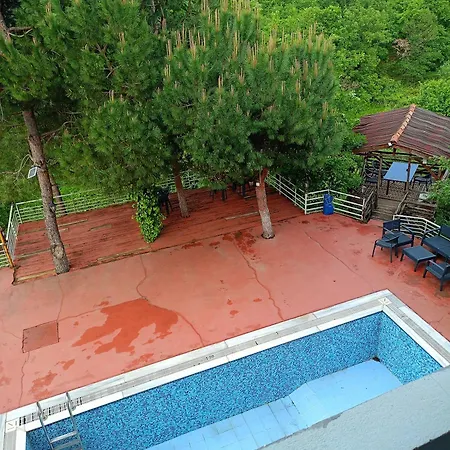 別荘 Kaltur Boutique ヤロヴァ